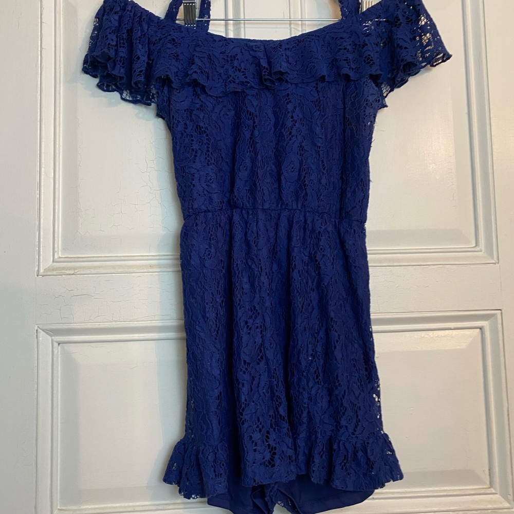 Lace romper with cutout